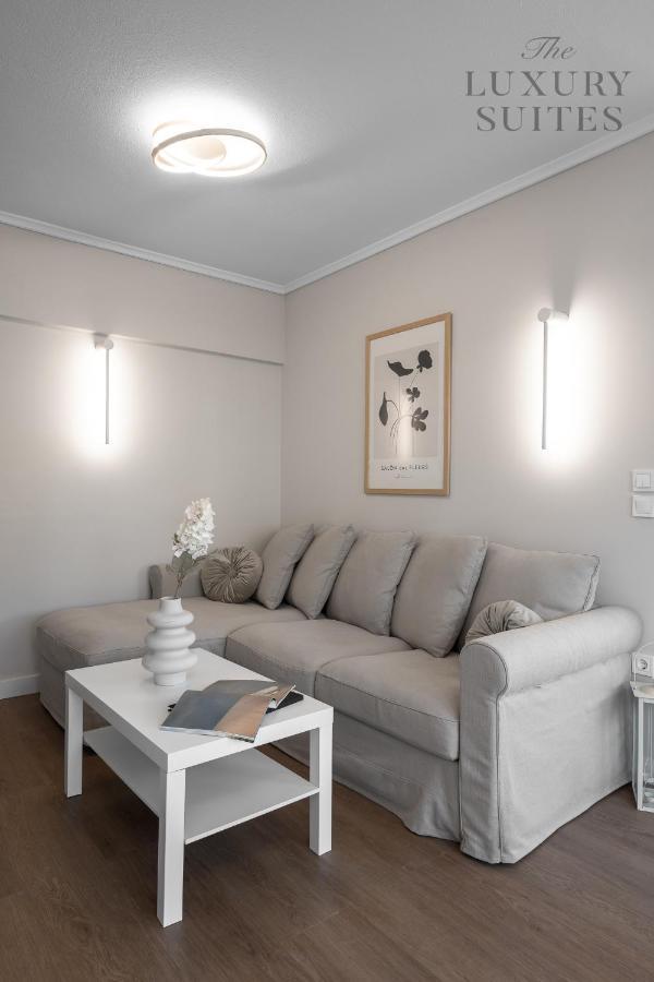 Nephele Jacuzzi Suites, The Luxury Apartment *