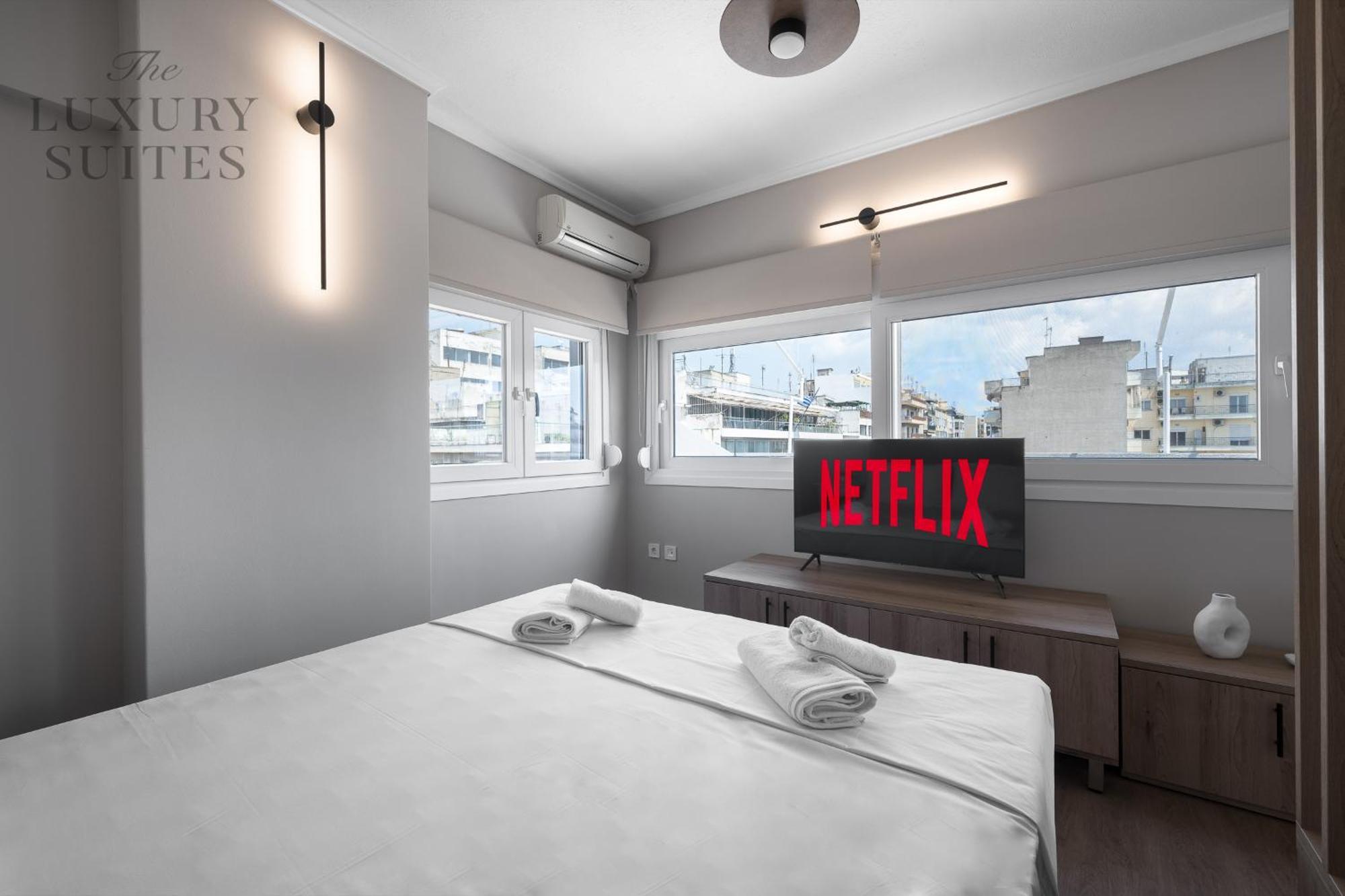 Apartment Nephele Jacuzzi Suites, The Luxury *