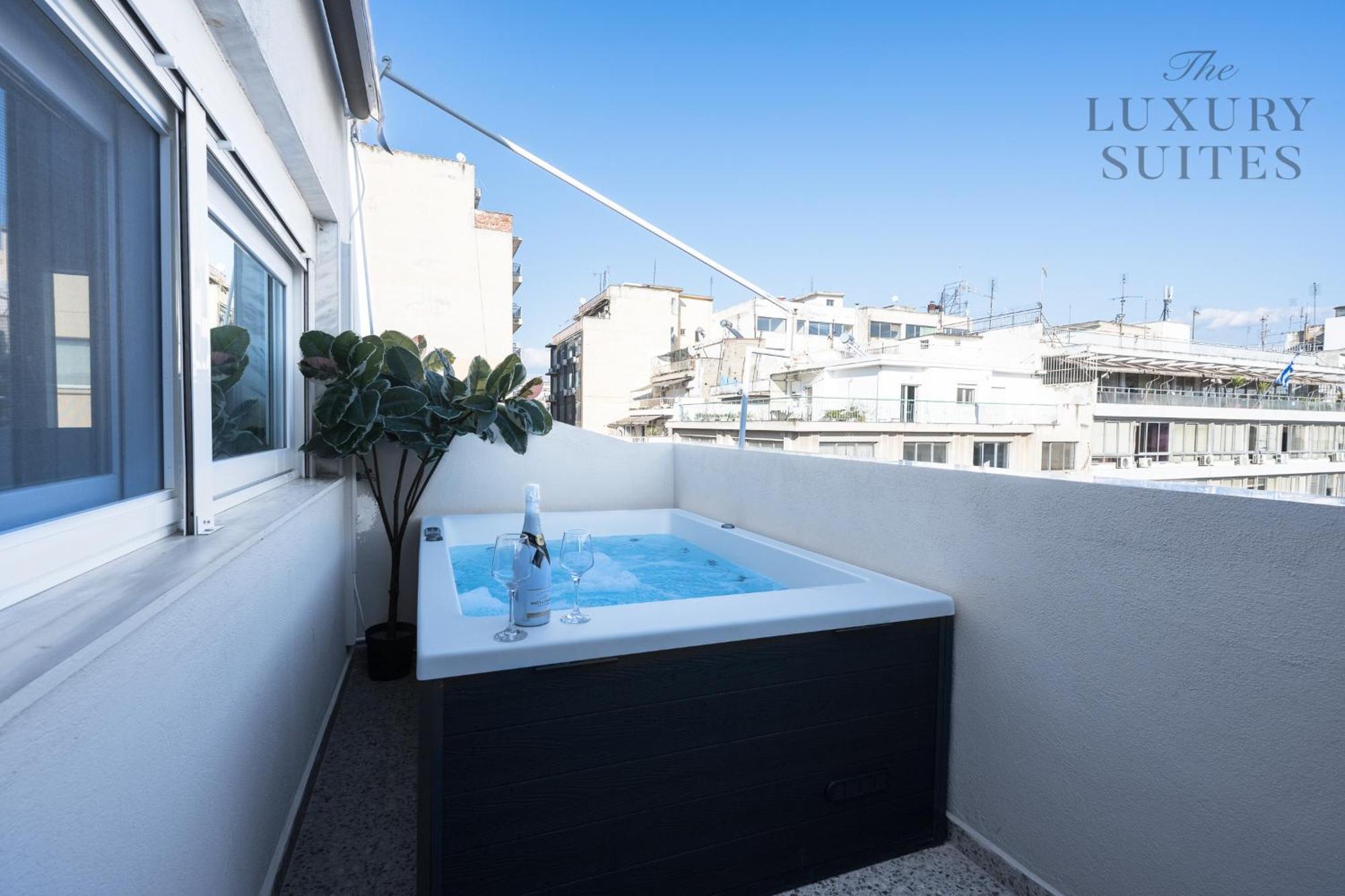 Apartment Nephele Jacuzzi Suites, The Luxury *