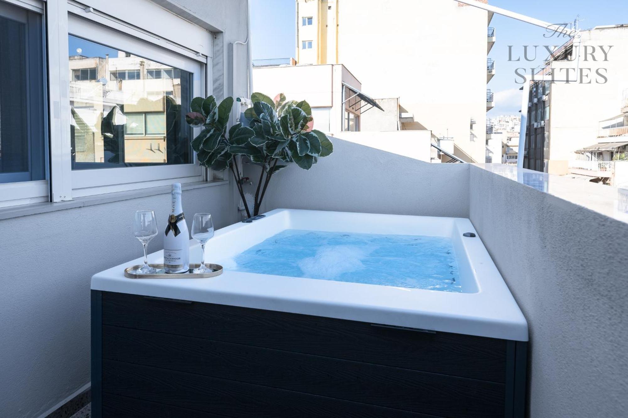 Apartment Nephele Jacuzzi Suites, The Luxury