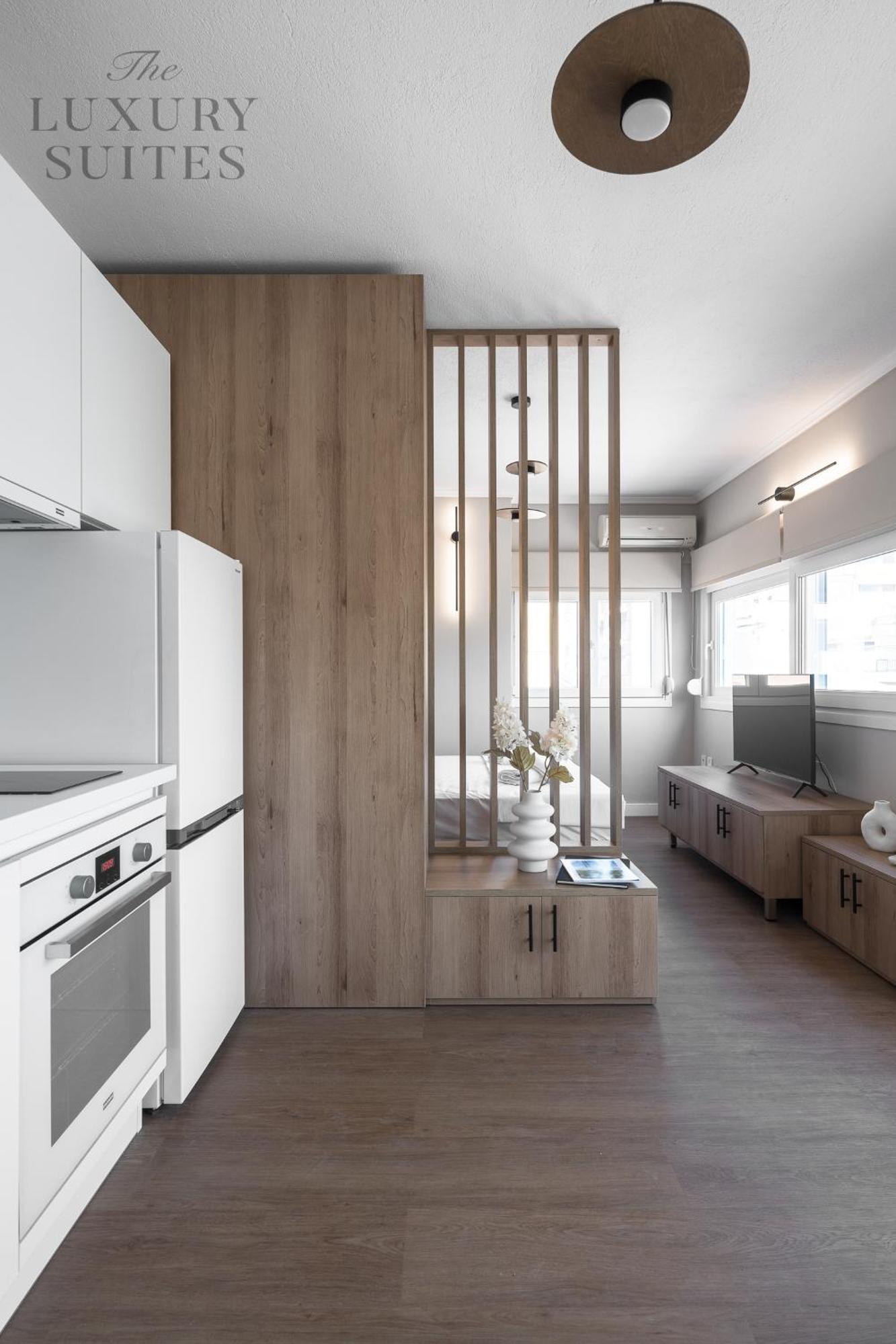 Nephele Jacuzzi Suites, The Luxury Appartamento *